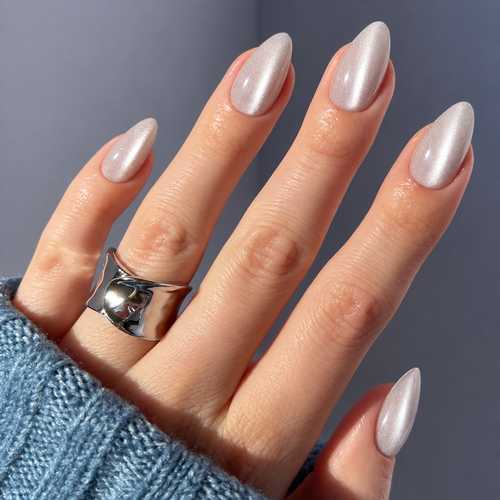 Lisawu Selenite false eyelashes manicure lifestyle photo