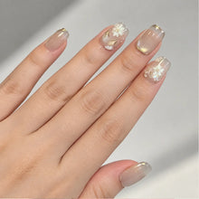 Pillow of Breeze press-on nails detail image