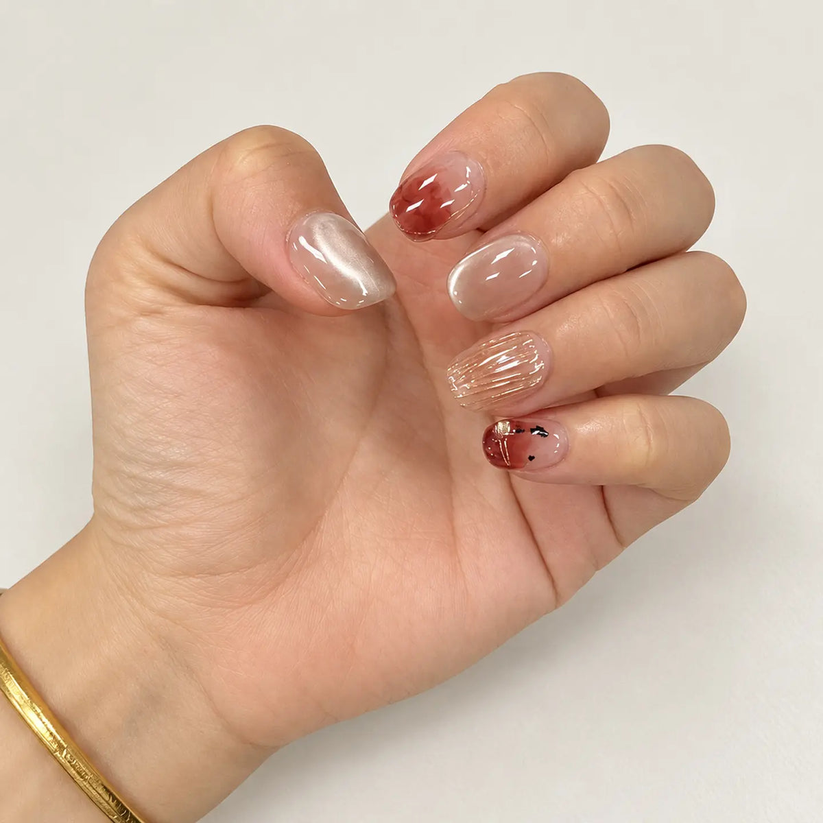 Amber Gold Foil press-on nails detail image