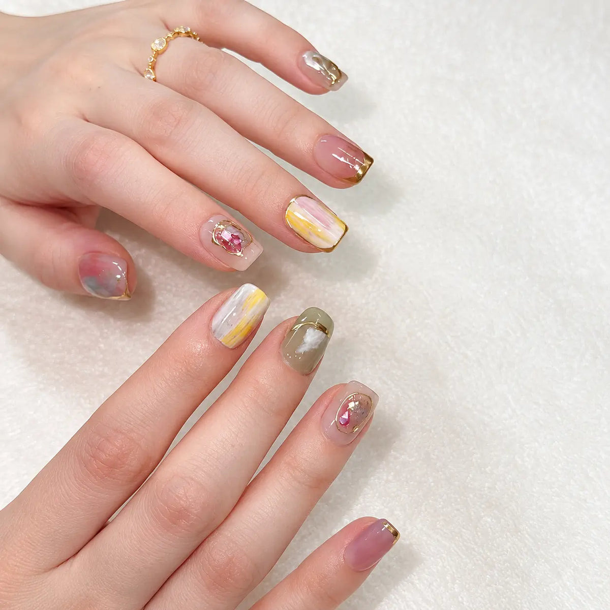 Rose Mist Crystal press-on nails detail image