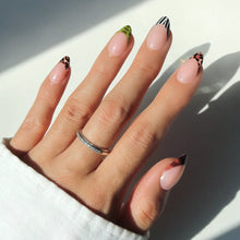 4 THE GLAMSQUAD press-on nails in black shade