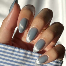 Lisawu Baby Blues press-on nails manicure lifestyle photo
