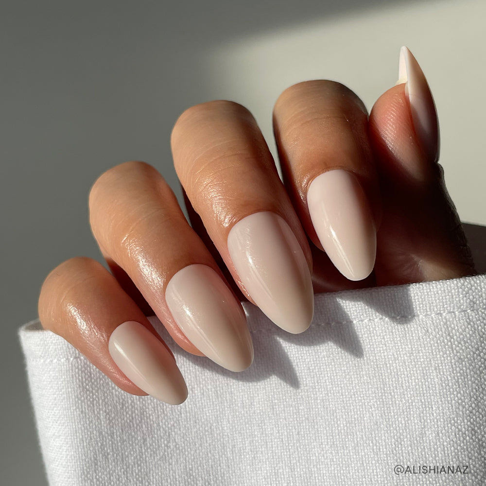 Lisawu Ballet Pink press-on nails manicure lifestyle photo