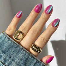 Lisawu Berry Fizz press-on nails manicure lifestyle photo