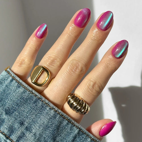 Lisawu Berry Fizz press-on nails manicure lifestyle photo