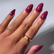 Berry Kiss press-on nails in red shade