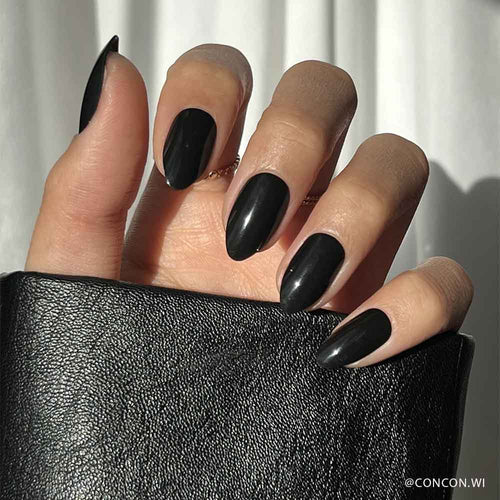 Boba press-on nails in black shade