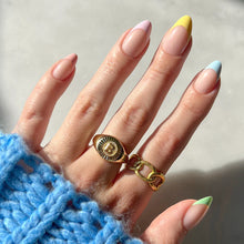 Lisawu Confetti press-on nails manicure lifestyle photo