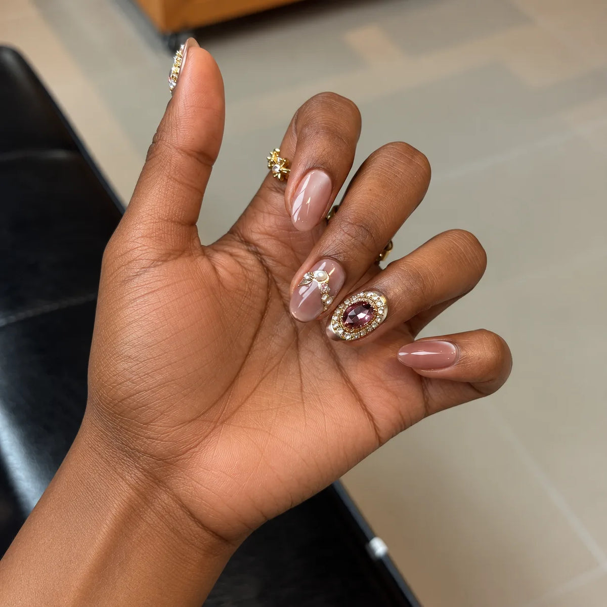 LISAWU Countess Collection Press-On Nails - Image 1