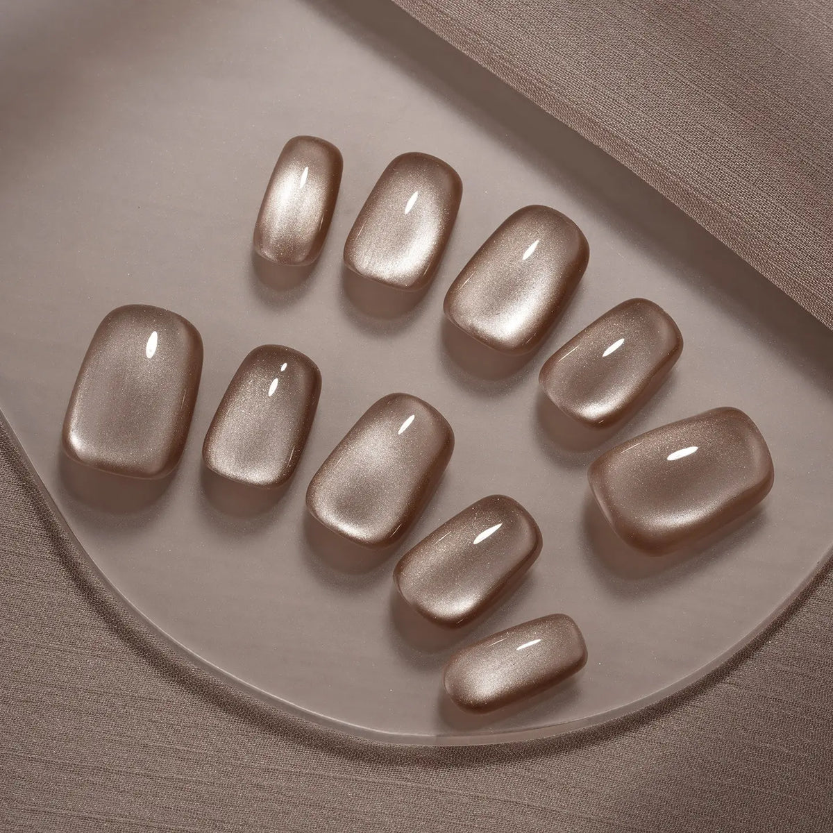 Lisawu Earl Grey Latte Short Square press-on nails detail view