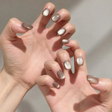 Lisawu Earl Grey Latte Short Square press-on nails detail view