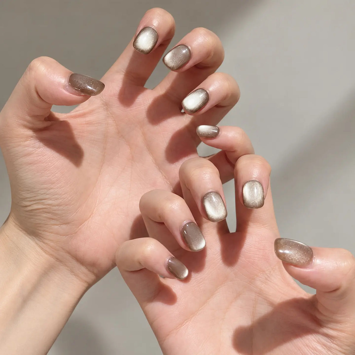 Lisawu Earl Grey Latte Short Square press-on nails detail view