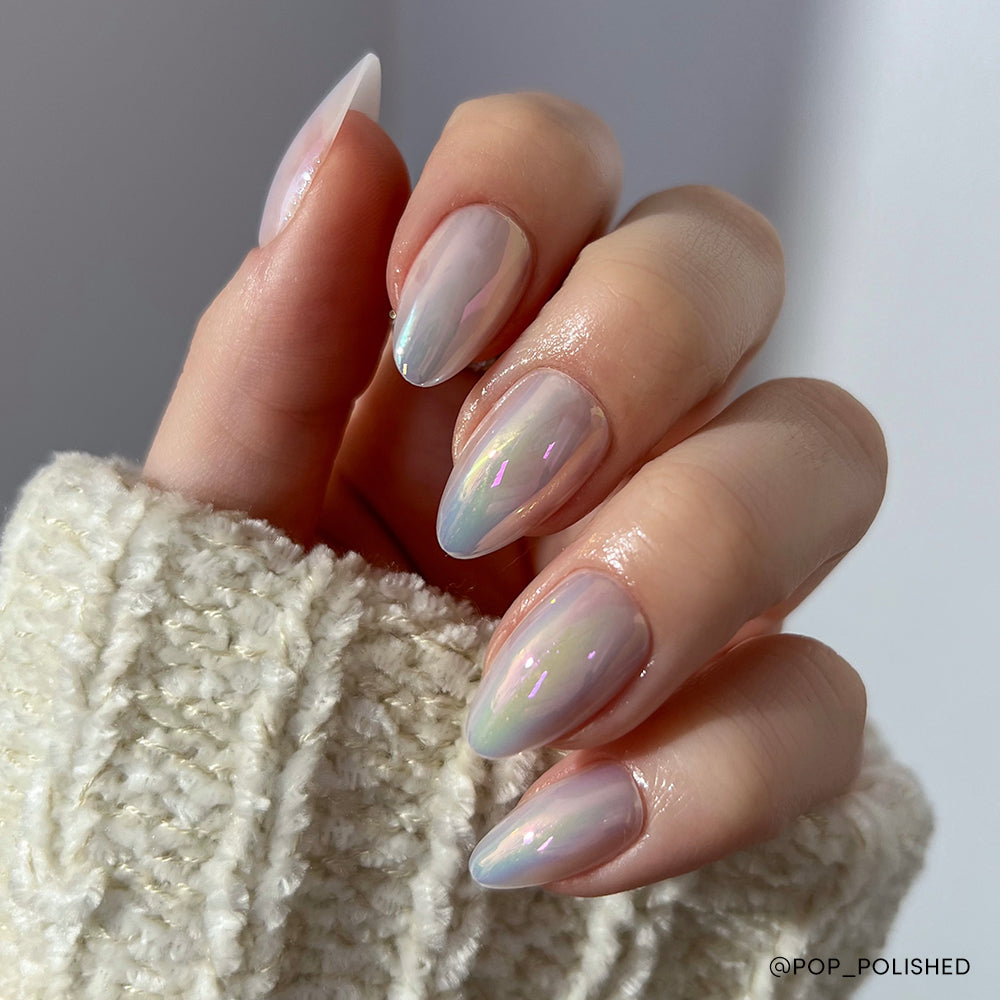 Lisawu Entranced press-on nails manicure lifestyle photo