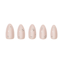 First Dance press-on nail design - accent nail style detail