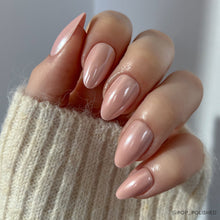 Lisawu First Kiss press-on nails manicure lifestyle photo