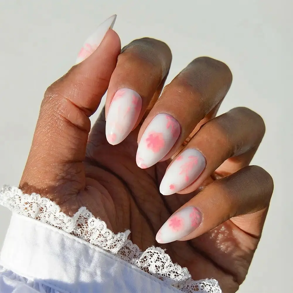 Fleur Amour press-on nails in pink shade