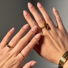 Glam Goals press-on nails in gold shade