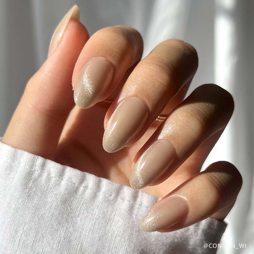 Lisawu Honey Bun press-on nails manicure lifestyle photo