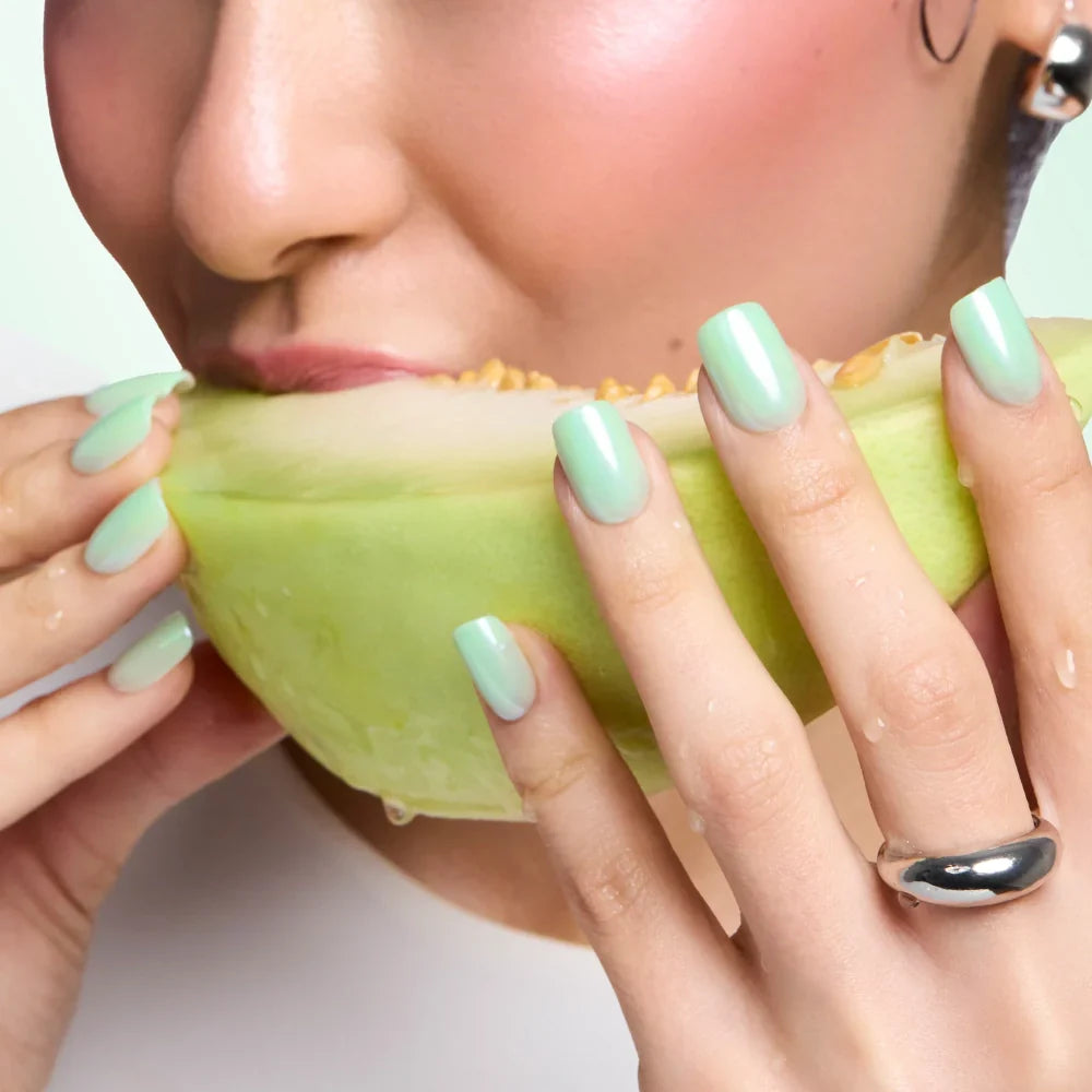 Honeydewy press-on nail design - solid color style detail
