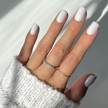 Lisawu Lilac Gray press-on nails manicure lifestyle photo