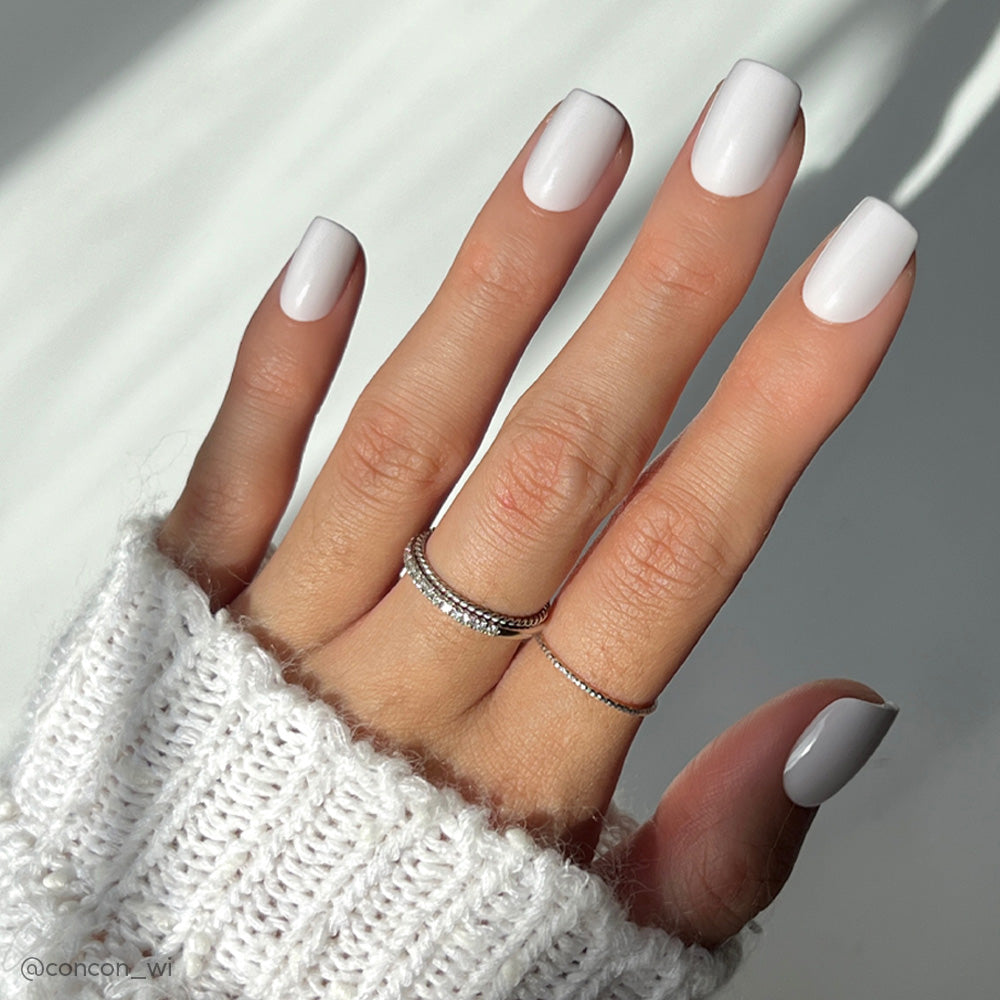 Lisawu Lilac Gray press-on nails manicure lifestyle photo