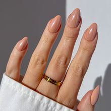 Lisawu Los Angeles false eyelashes manicure lifestyle photo