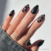 Love Me Not press-on nails in black shade