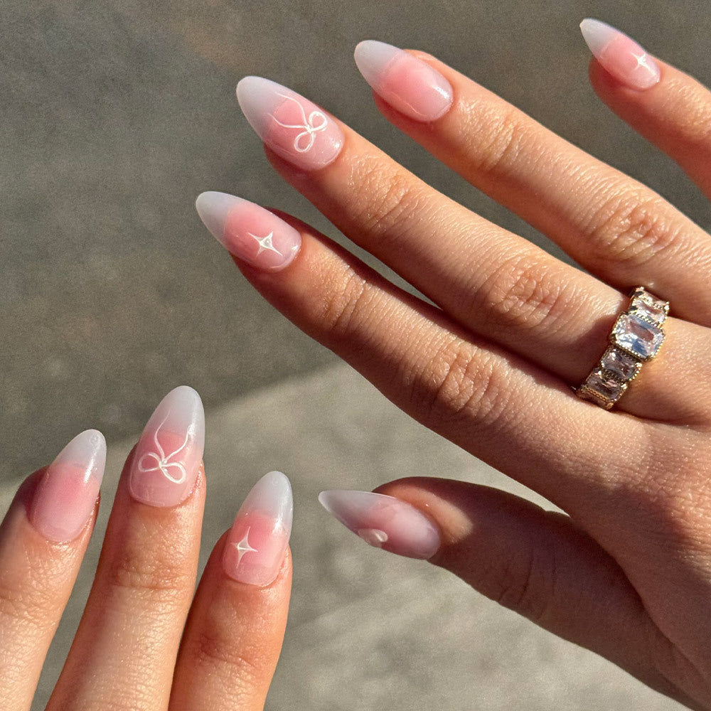 Lisawu Lovers Knot press-on nails manicure lifestyle photo
