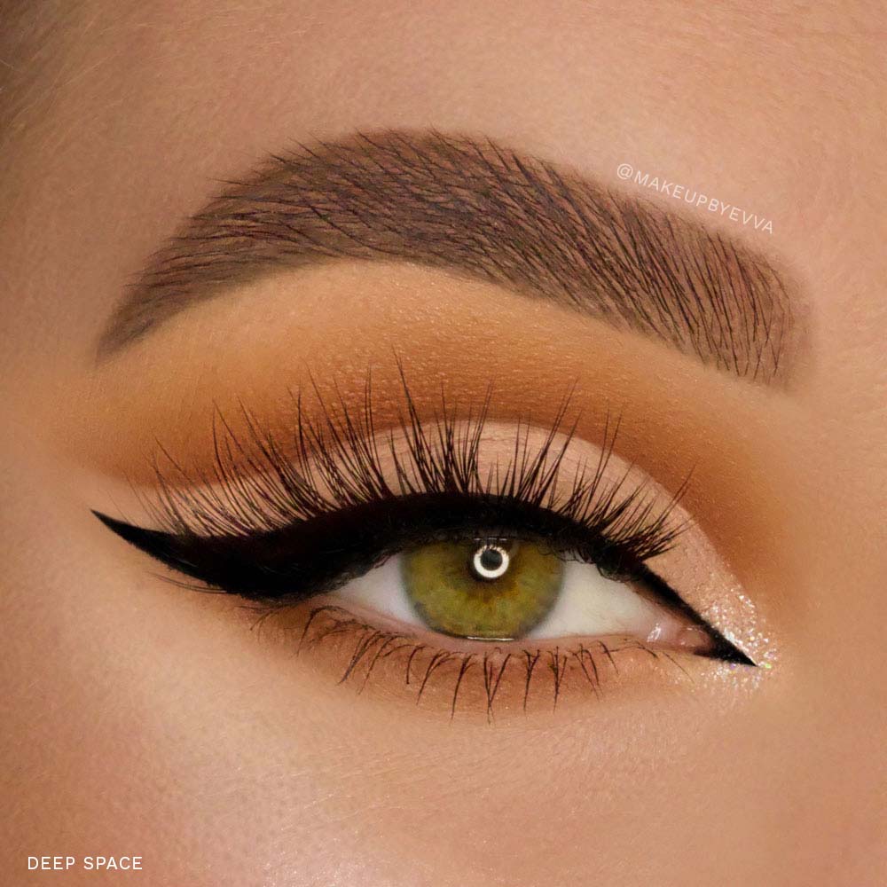 Magnetic Eyeliner Pen press-on nails in brown shade