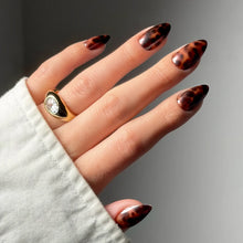 Main Reference press-on nails in black shade