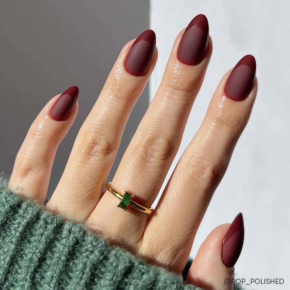 Lisawu Merlot press-on nails manicure lifestyle photo