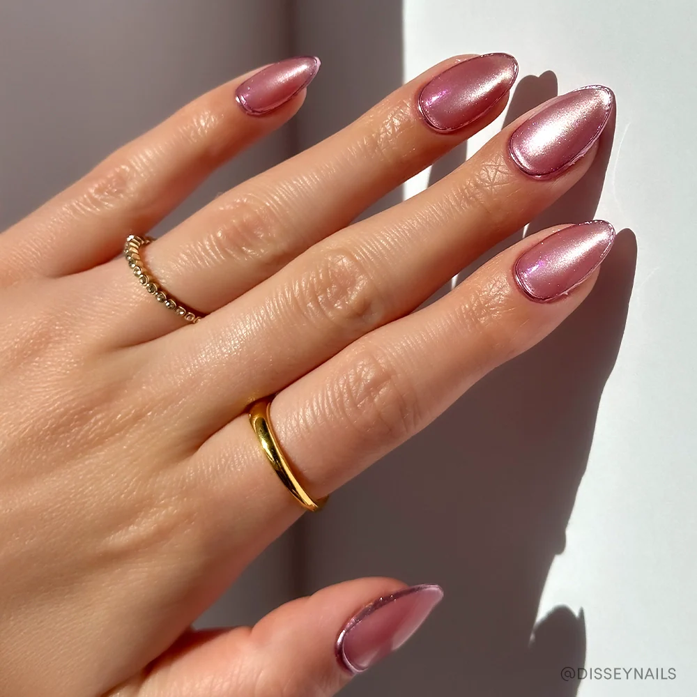Mertini press-on nails in pink shade