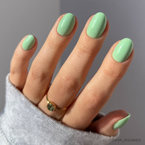 Lisawu Mint Green press-on nails manicure lifestyle photo