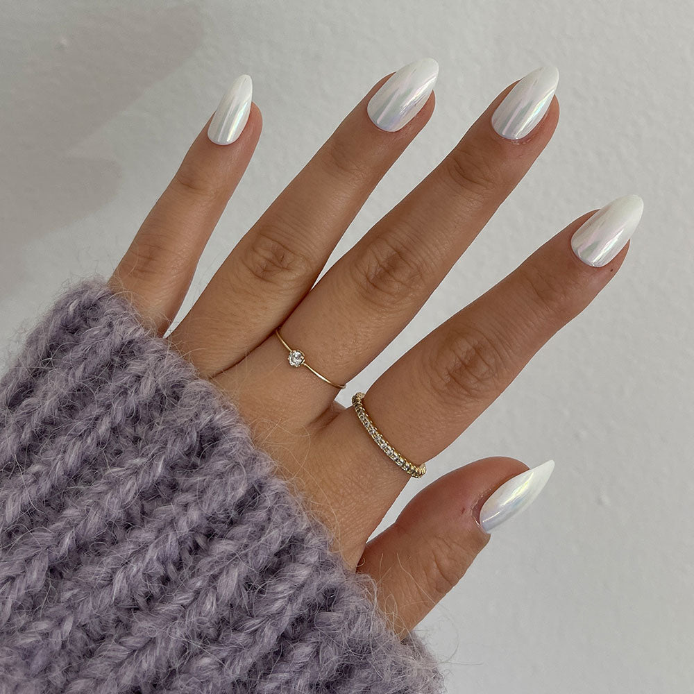 Moonlight press-on nails in white shade