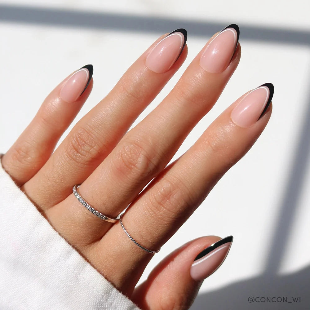 NO IN BETWEEN press-on nails in black shade