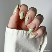Lisawu Olive You press-on nails manicure lifestyle photo