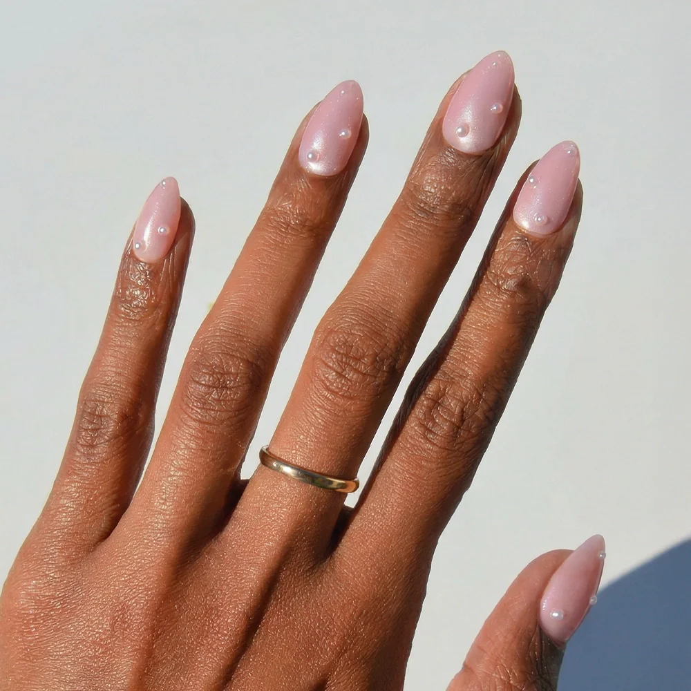 Pearl Me Softly press-on nails featuring soft pearl white color and elegant oval shape for a chic nail set look