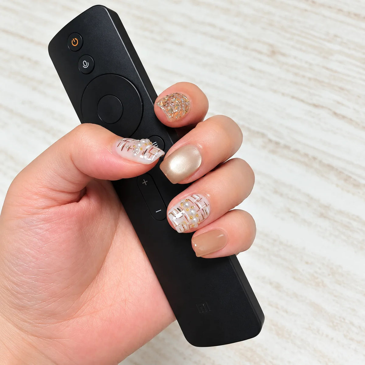 LISAWU Pearl Plaid Press-On Nails - Image 3