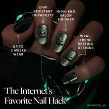 Peek-o’-Lantern press-on nails - round shape, short length