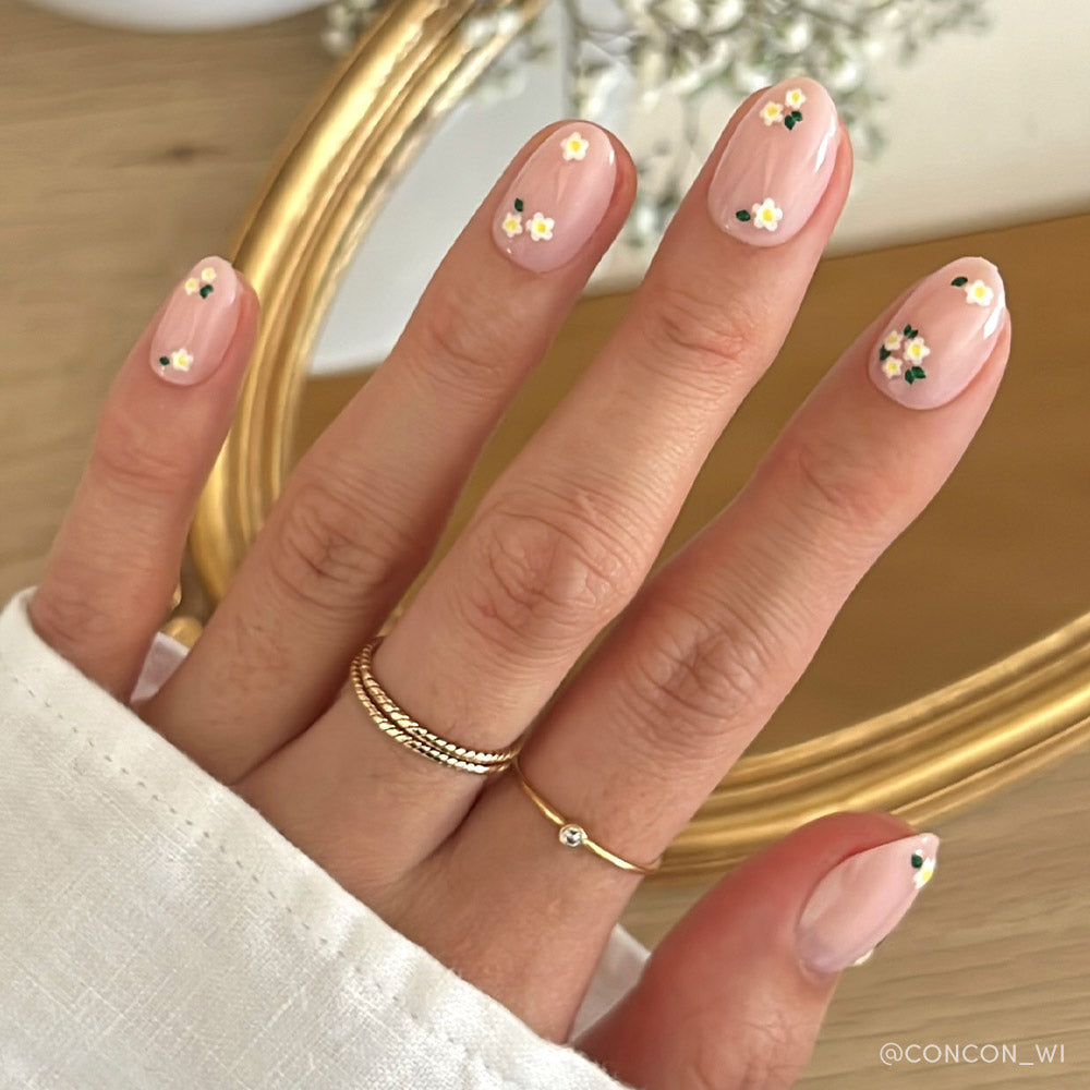 Petals press-on nails in nude shade