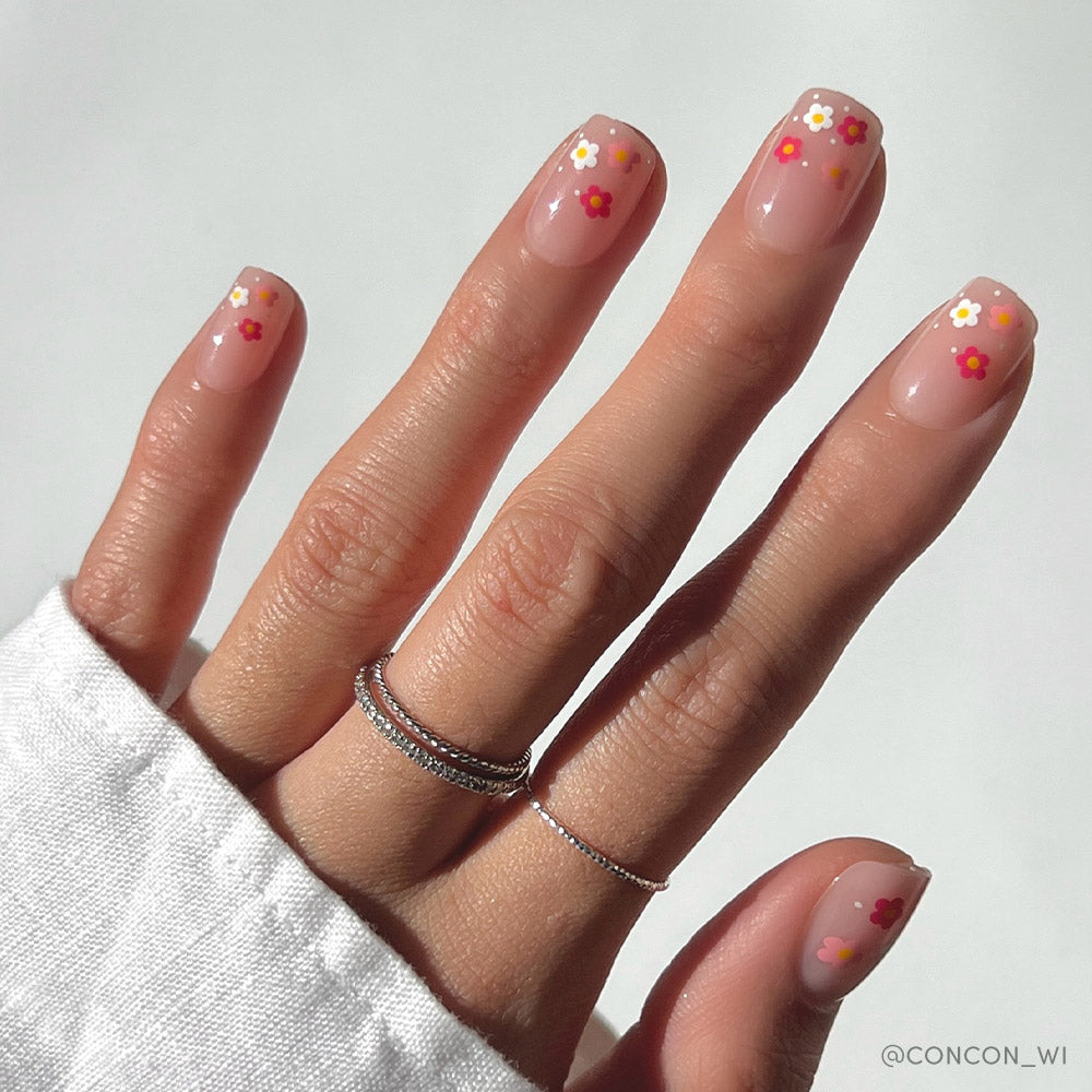 Pretty Bloom press-on nails in pink shade