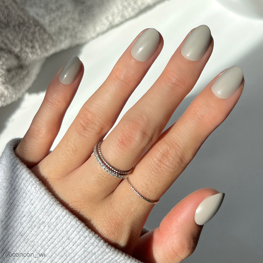 Lisawu Pure Gray press-on nails manicure lifestyle photo