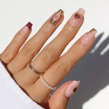 Queen of Hearts press-on nails in gold shade