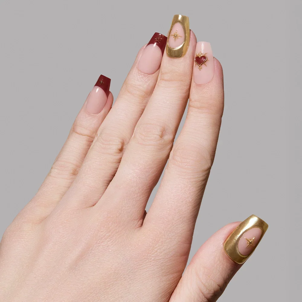 Queen of Hearts press-on nails with glossy finish