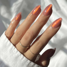 Lisawu Ros茅 press-on nails manicure lifestyle photo