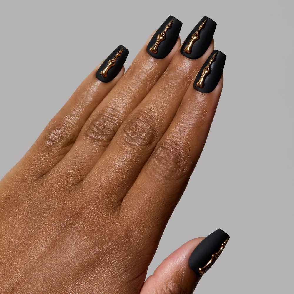 Rosy Remains press-on nails in gray shade