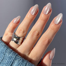 Lisawu Selenite false eyelashes manicure lifestyle photo