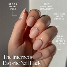 Silver Belle press-on nails - round shape, short length