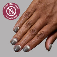 Sparkly Moss press-on nails with velvet finish