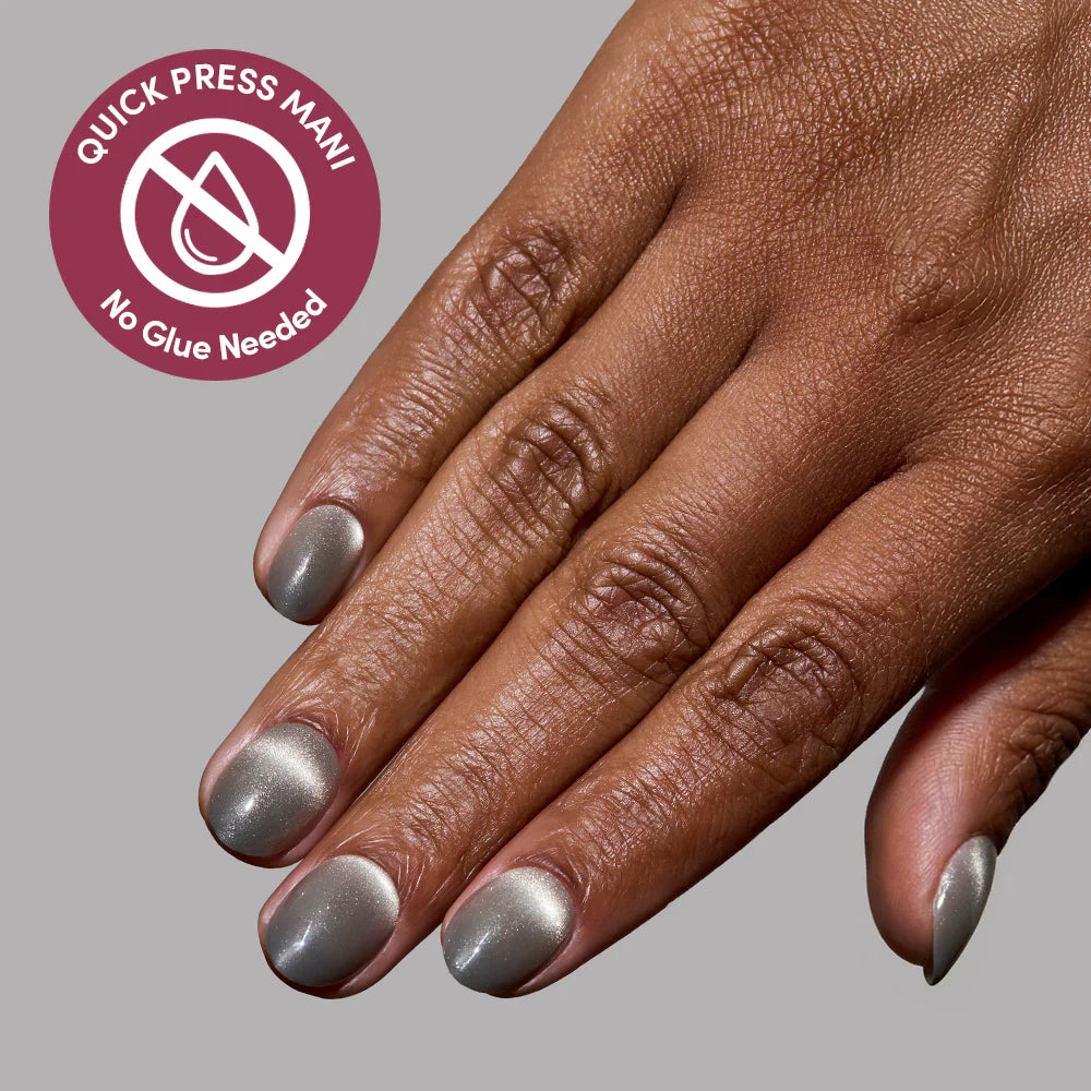Sparkly Moss press-on nails with velvet finish